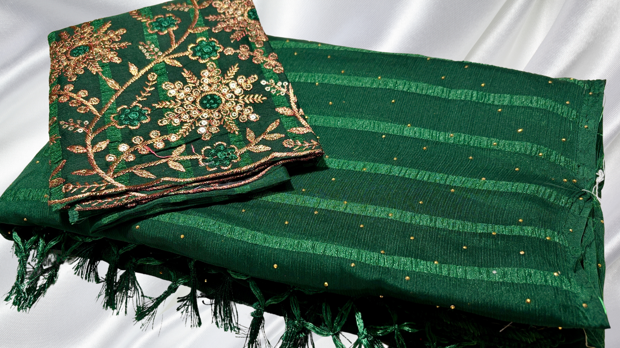 Star Blink Popcorn Gold Designer Saree - Green