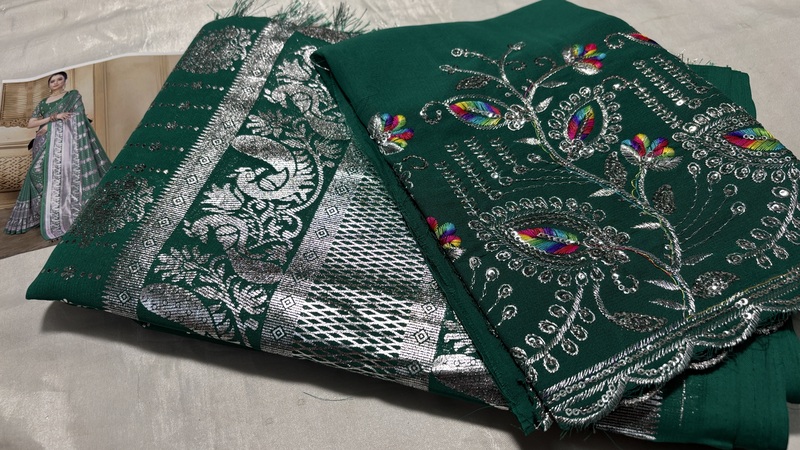 Vaira Oosi Silver Foil Saree - Dark Green